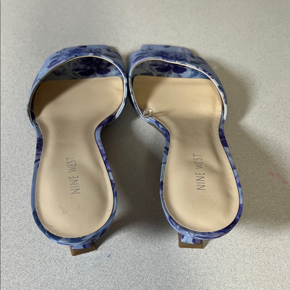 Nine West Floral Blue Heels - Picture 6 of 8